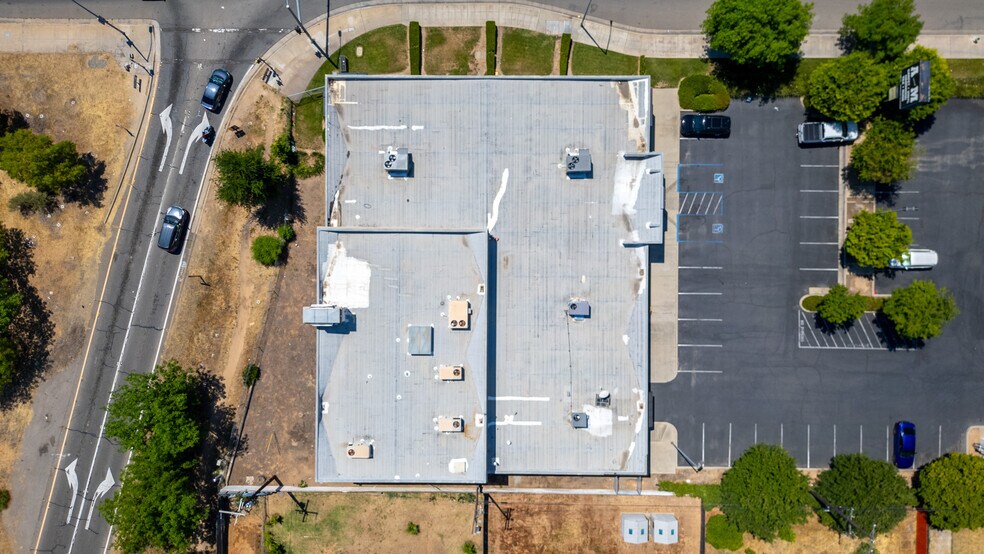 More Photos Of 160 E Bullard Ave, Fresno Freestanding For Sale