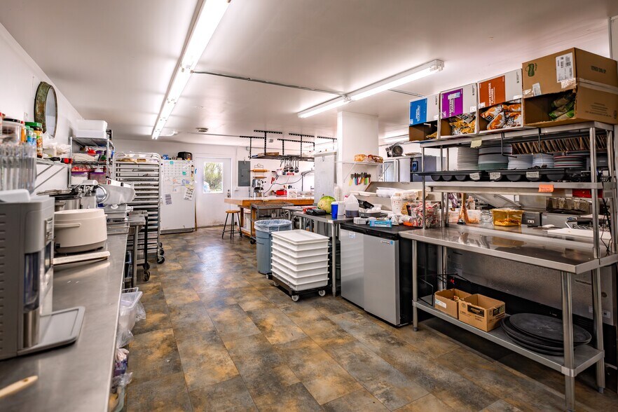 More Photos Of 425 S Main St, Choteau Garden Center For Sale