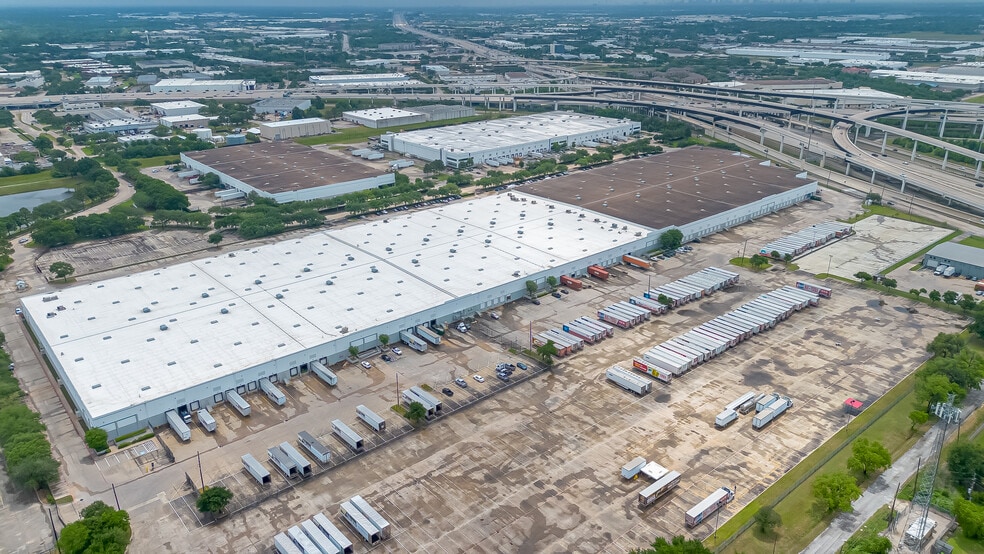 More Photos Of 7410-7412 Senate St, Houston Freestanding For Sale