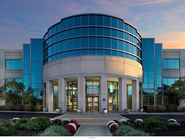 More Photos Of 100 Berwyn Park, Berwyn Unknown For Lease