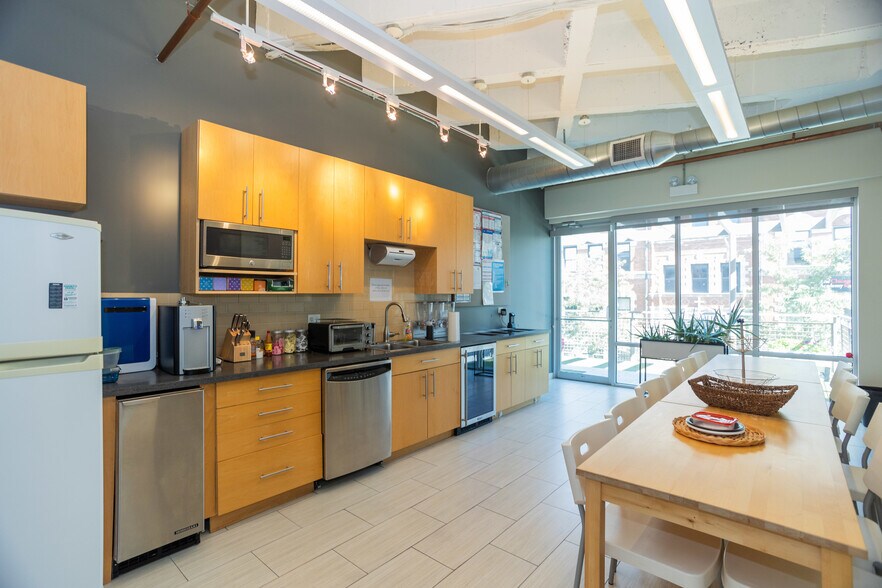 More Photos Of 1030 W Chicago Ave, Chicago Office For Sale