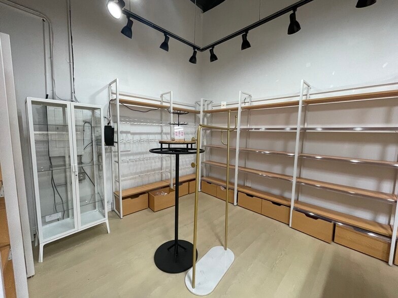 More Photos Of 208 Technology Dr, Irvine Light Distribution For Lease