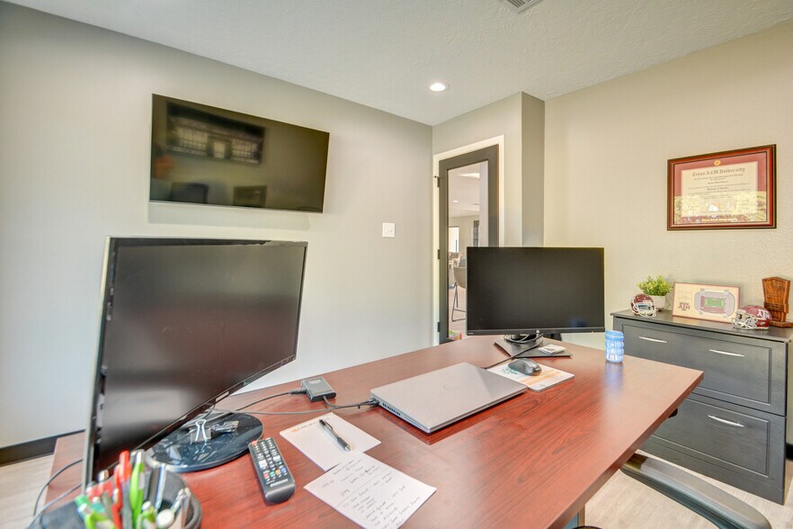 More Photos Of 26615 Oak Ridge Dr, The Woodlands Office For Lease