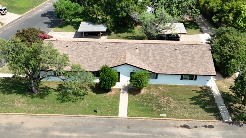 More Photos Of 1405 N Crockett St, Fredericksburg Apartments For Sale