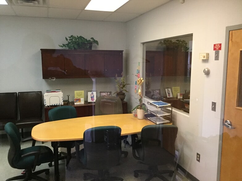 More Photos Of 410 Bergen Blvd, Palisades Park Freestanding For Lease