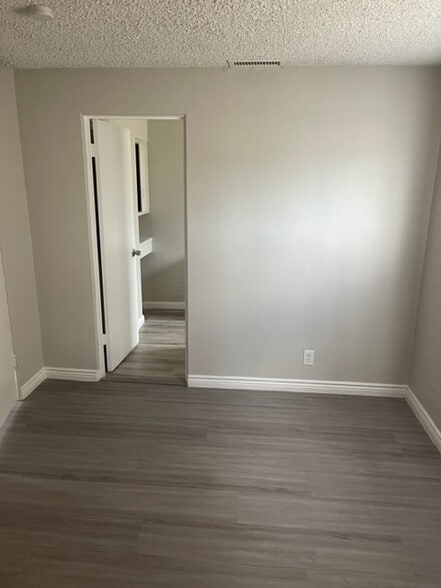 More Photos Of 239 W Cleveland Ave, Las Vegas Apartments For Sale