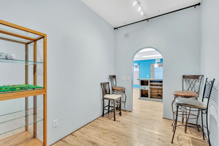 More Photos Of 11 Primrose St, Palmer Lake Restaurant For Sale