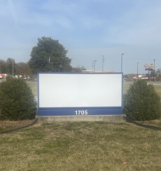 More Photos Of 1705 E Industrial Dr, Terre Haute Medical For Lease