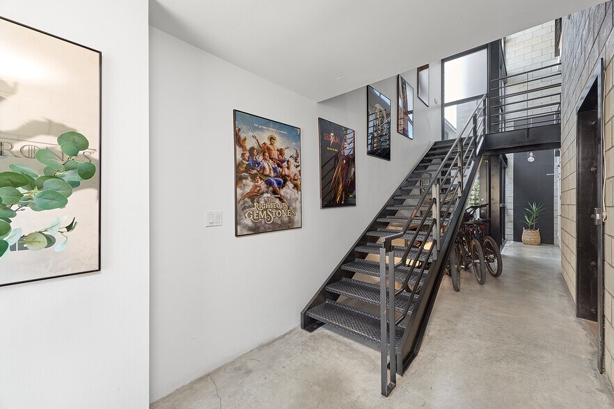 More Photos Of 1313 Innes Pl, Venice Apartments For Sale