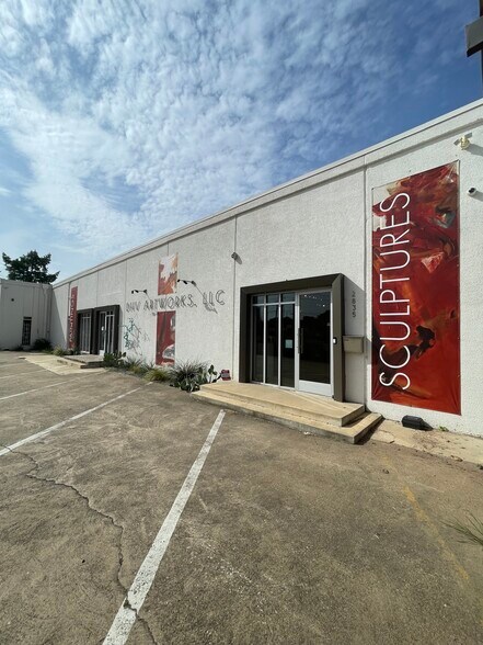 More Photos Of 2835 Irving Blvd, Dallas Warehouse For Sale