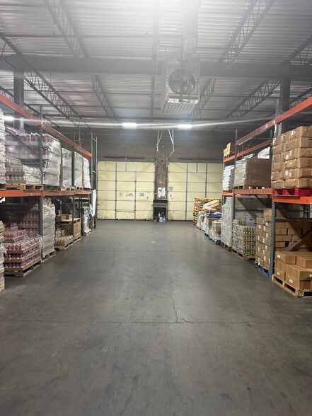 More Photos Of 1187-1199 Sunrise Hwy, Copiague Showroom For Lease