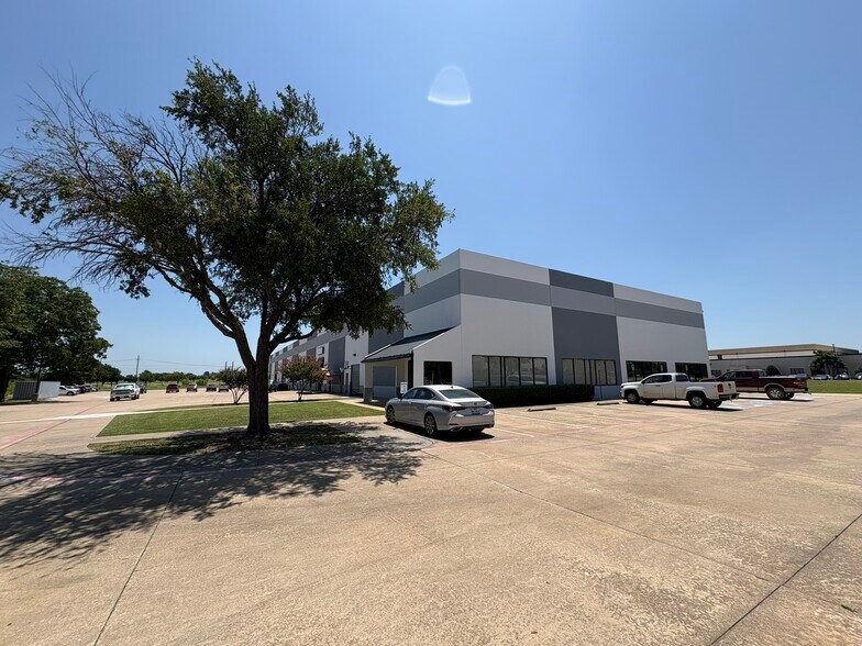 More Photos Of 2140 N Redbud Blvd, McKinney Warehouse For Lease