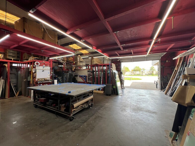 More Photos Of 2007 Us-90-alt, Missouri City Light Manufacturing For Sale