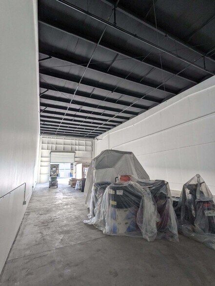 More Photos Of 400 Sterling Plaza Dr, Ponte Vedra Warehouse For Lease