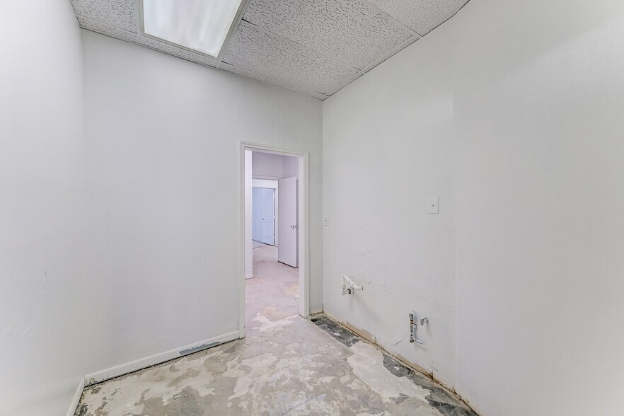 More Photos Of 14721 Pebble Bend Dr, Houston Medical For Lease