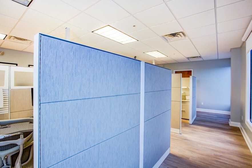 More Photos Of 543 Harbor Blvd, Destin Office For Sale