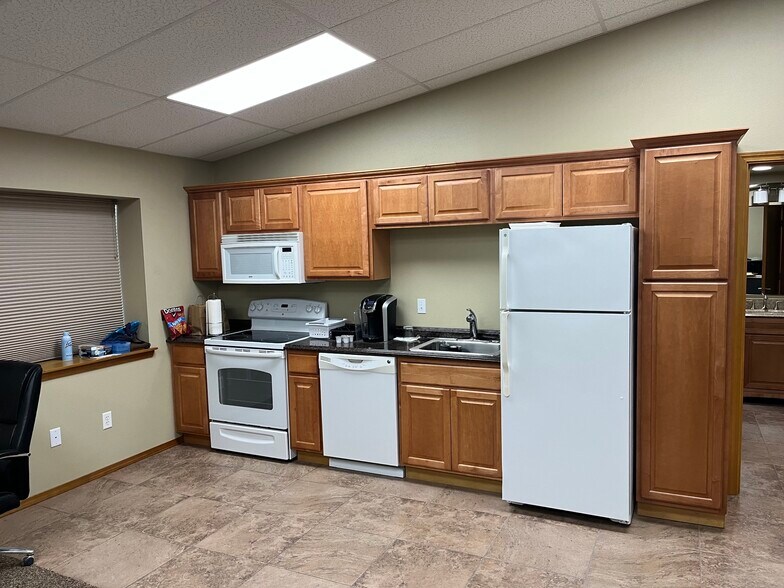 More Photos Of 2011 Hagen Rd, Richland Manufacturing For Sale