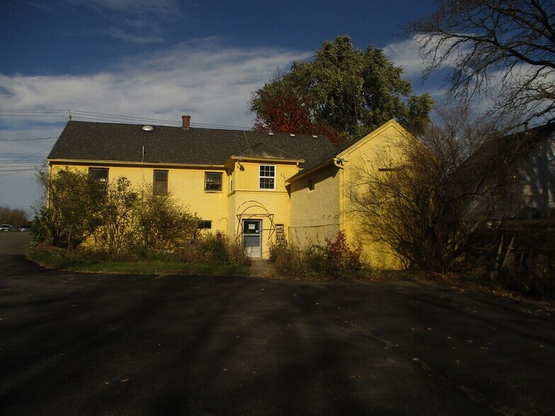More Photos Of 729 Ridge Rd, Webster Veterinarian Kennel For Sale