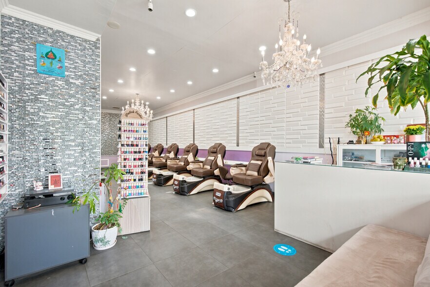 More Photos Of 11925-11927 Ventura Blvd, Studio City Storefront For Lease