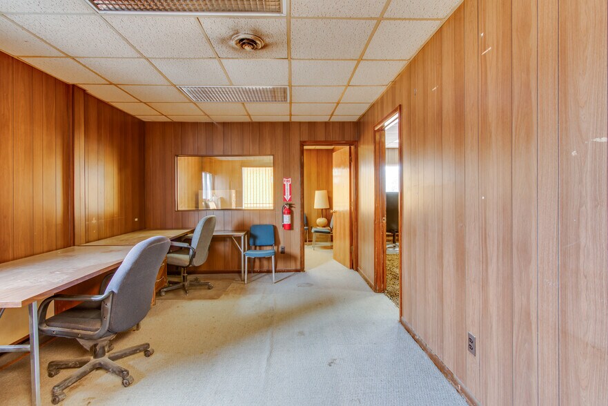 More Photos Of 28640 Gratiot Ave, Roseville Freestanding For Sale