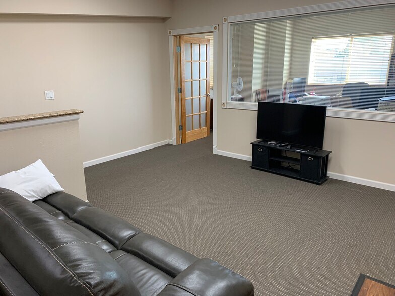 More Photos Of 123-151 12th St SW, Loveland Manufacturing For Lease