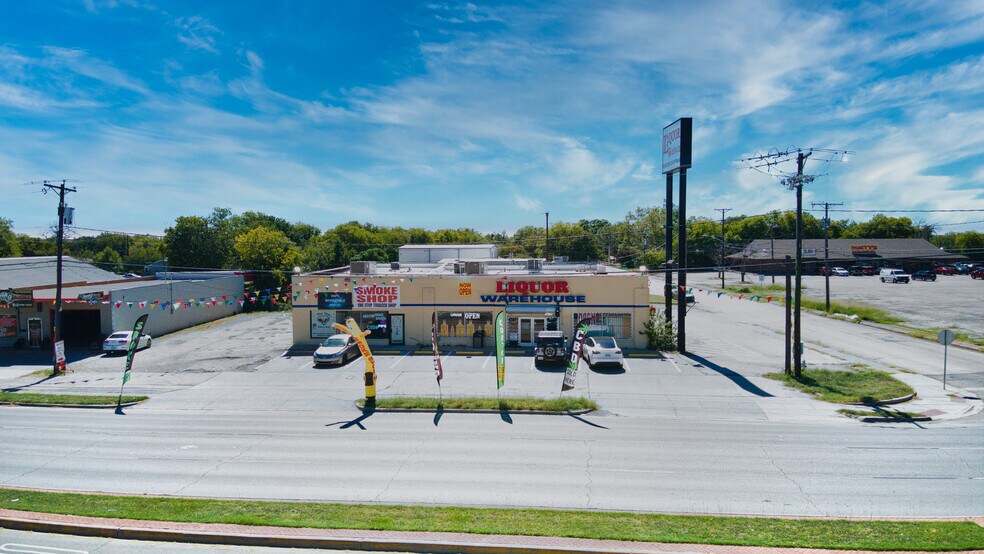 More Photos Of 7621 Camp Bowie West Blvd, Fort Worth Storefront For Sale