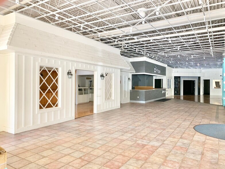 More Photos Of 495 Hope St, Stamford Unknown For Lease