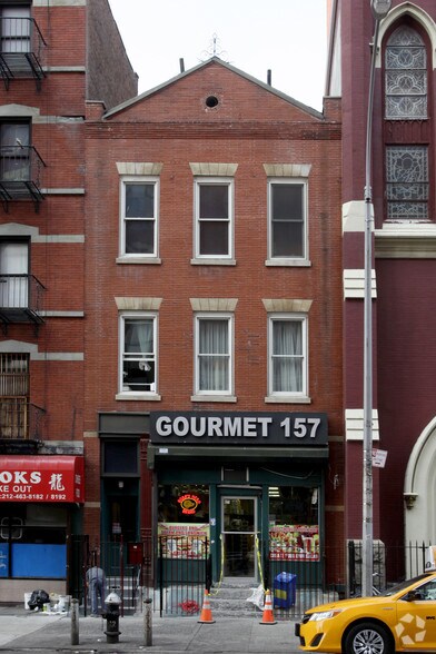 More Photos Of 157 Christopher St, New York Storefront Retail Residential For Lease