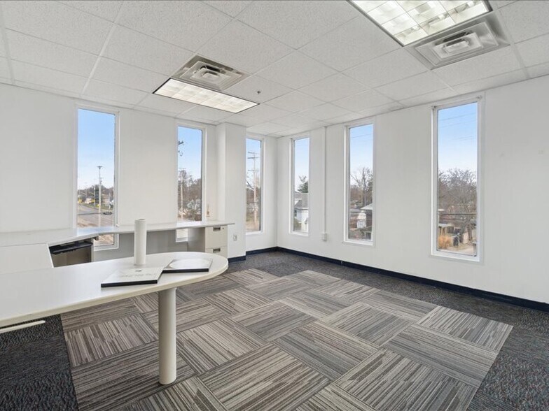 More Photos Of 1100 W Saginaw St, Lansing Medical For Sale
