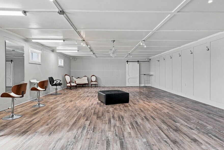 More Photos Of 204 S Broadway, Salisbury Specialty For Sale