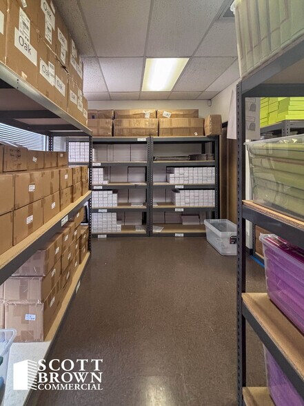 More Photos Of 13663 Jupiter Rd, Dallas Showroom For Lease