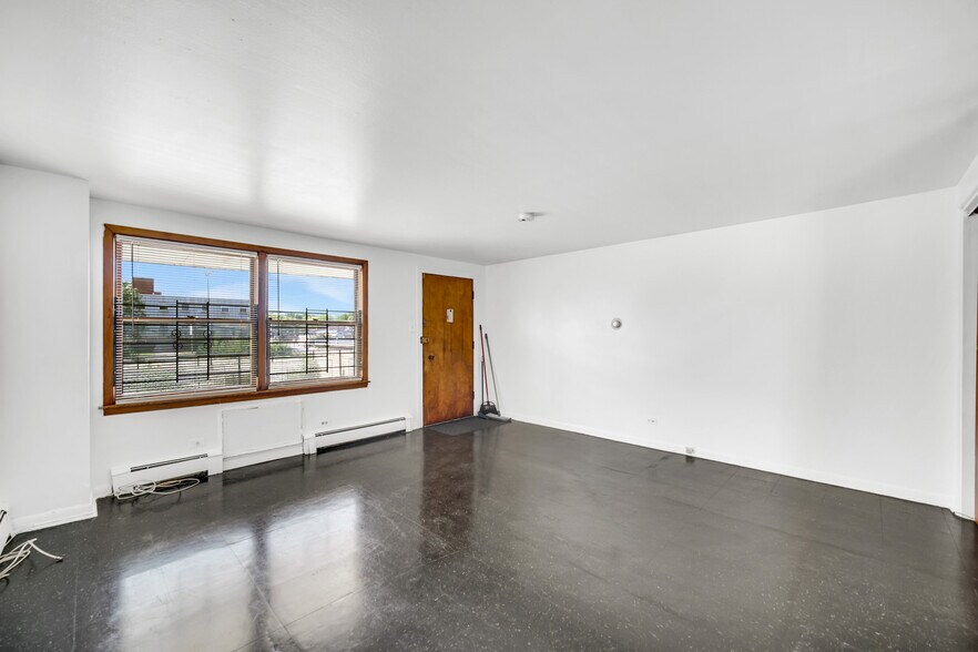 More Photos Of 1859 E 87th St, Chicago Storefront Retail Office For Sale