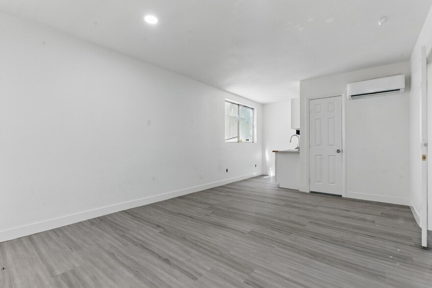 More Photos Of 214 S Maryland Pky, Las Vegas Loft Creative Space For Sale