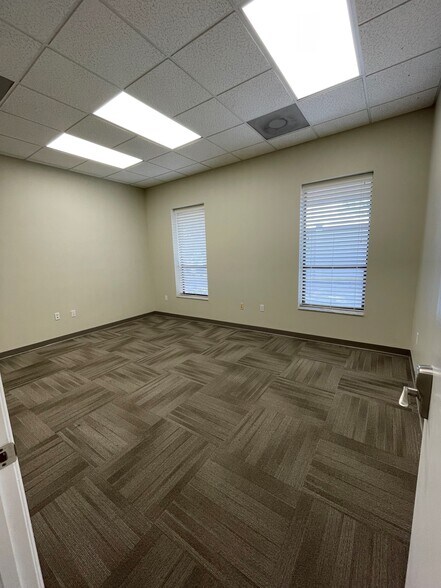 More Photos Of 230-250 Mohawk Rd, Clermont Medical For Lease
