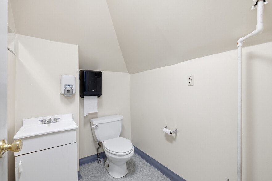 More Photos Of 101 W 9th Ave, Homestead Office For Sale