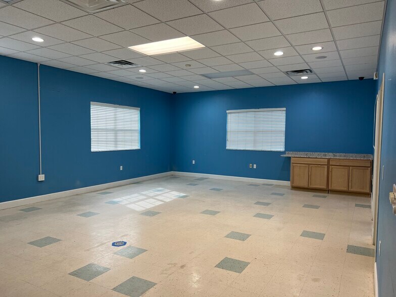 More Photos Of 4011 26th St, Bradenton Medical For Sale