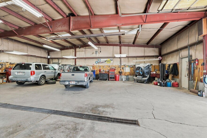 More Photos Of 9975 6400 w, Tremonton Office For Sale