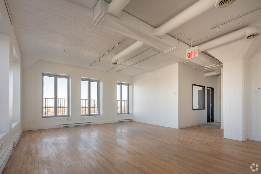 More Photos Of 4446 Boul Saint Laurent, Montréal Loft Creative Space For Lease