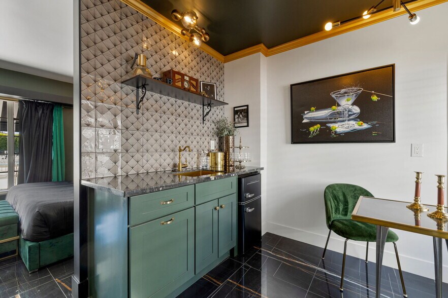 More Photos Of 120 W Vereda Sur, Palm Springs Hotel For Sale