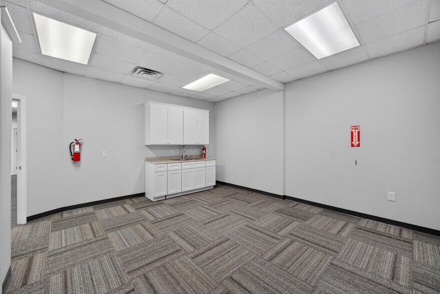 More Photos Of 514 Dabney Rd, Henderson Office For Lease