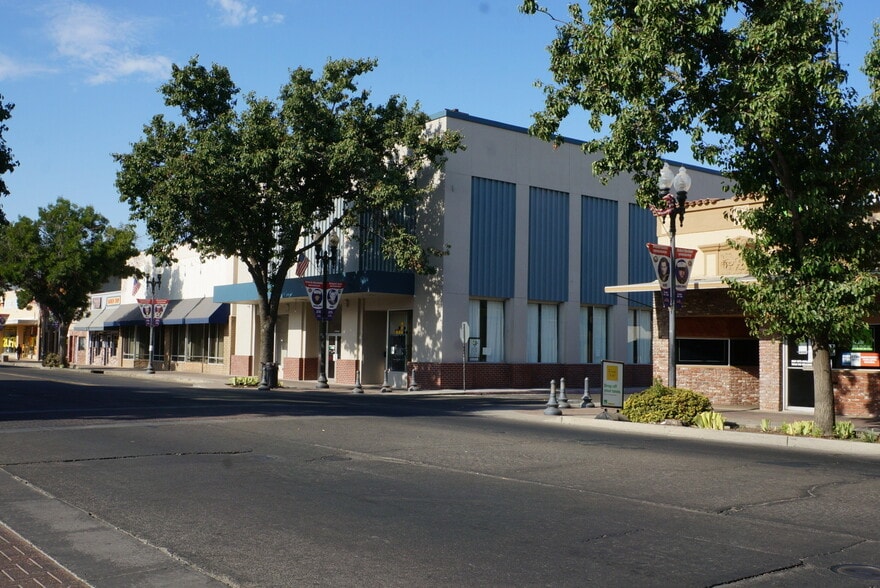 More Photos Of 125-129 N Main St, Porterville Storefront Retail Office For Lease