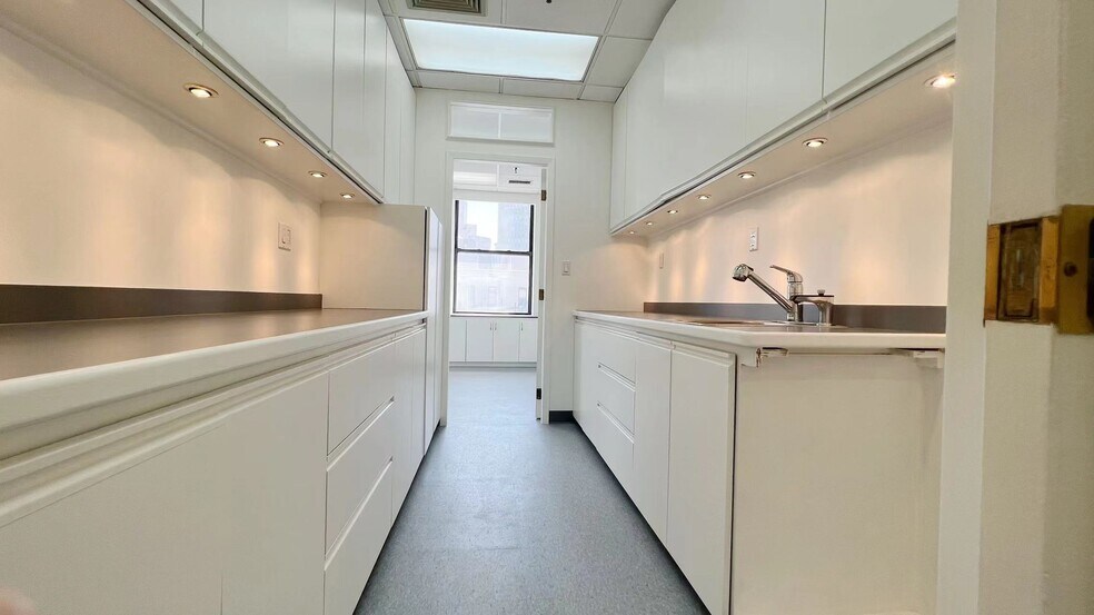 More Photos Of 198-200 Canal St, New York Medical For Sale