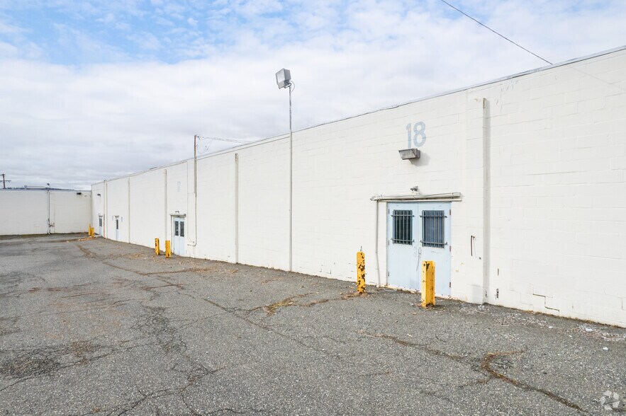 More Photos Of 1100 E Philadelphia Ave, Gilbertsville Warehouse For Lease