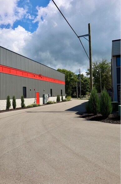 More Photos Of 815 Verhoeks St, Grand Haven Showroom For Sale