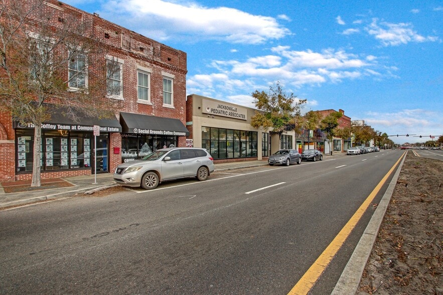 More Photos Of 1700-1712 N Main St, Jacksonville Storefront Retail Residential For Lease