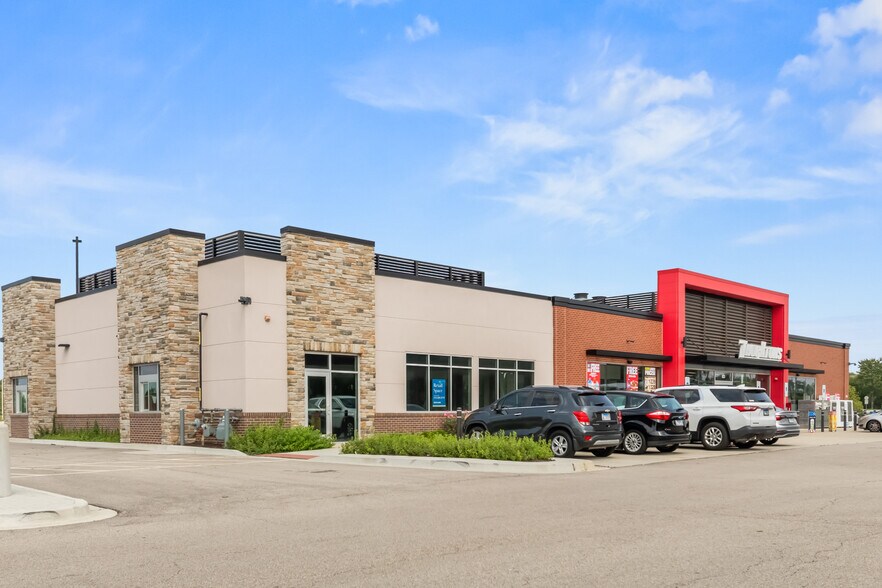 More Photos Of 823 W Lake St, Hanover Park Service Station For Sale