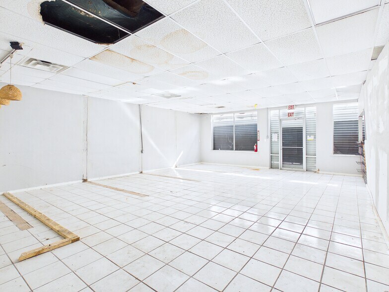 More Photos Of 705 S Byron Butler Pkwy, Perry Storefront For Sale