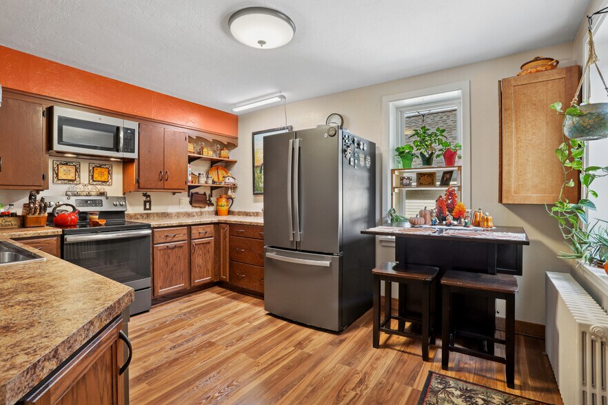 More Photos Of 2114 Wisconsin Ave, New Holstein Storefront Retail Residential For Sale