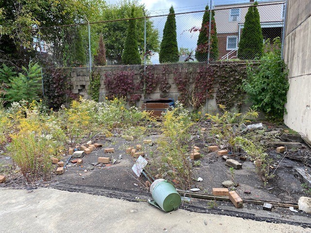 More Photos Of 537 Lincoln Hwy, East McKeesport Storefront For Sale