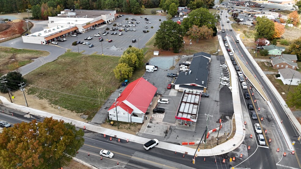 More Photos Of 4510-4522 Potter Rd, Matthews General Retail For Lease